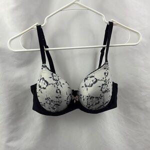 Victoria’s Secret Bra 34D Lined Demi Body By Victoria Black White Lace